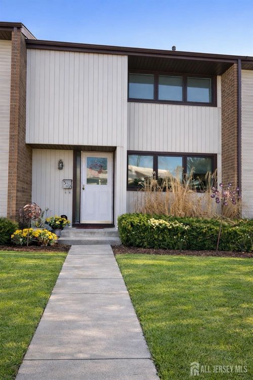 529 Nettleton Dr, East Windsor, NJ, 08520-5330 | Card Image