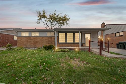 21301 Briarcliff St, Saint Clair Shores, MI, 48082-1295 | Card Image