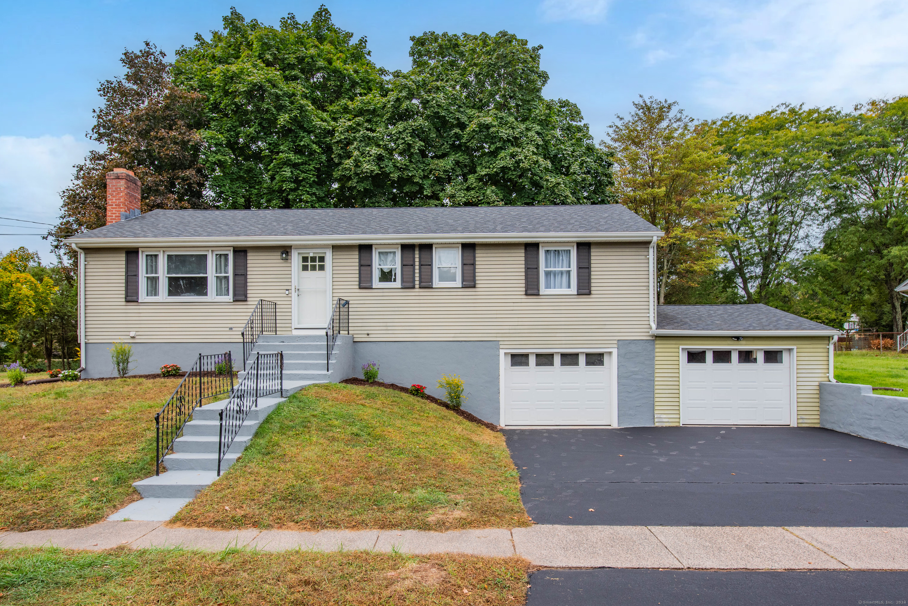 Kirkwood Dr, East Hartford, CT 06118