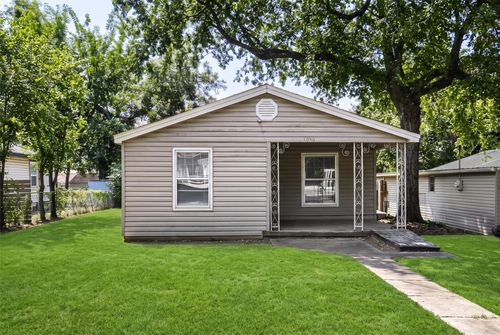 1050 Dubois St, Denison, TX, 75020-7913 | Card Image
