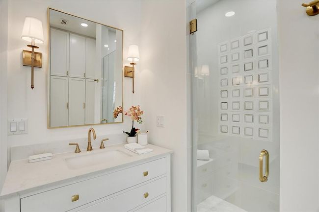 5411 Pine St, House other with 5 bedrooms, 5 bathrooms and 3 parking in Bellaire TX | Image 41