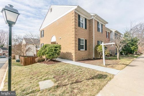 6072 Crown Royal Cir, ALEXANDRIA, VA, 22310-1747 | Card Image