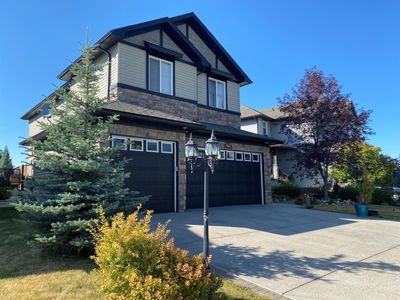 147 Crystal Green Dr, House detached with 5 bedrooms, 3 bathrooms and 5 parking in Okotoks AB | Image 2