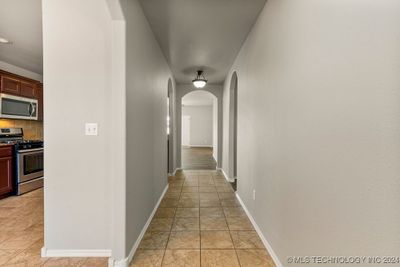 4012 W 104th Street S, House other with 3 bedrooms, 2 bathrooms and null parking in Jenks OK | Image 3