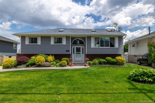 139 Baker Ct, Island Park, NY, 11558-2214 | Card Image
