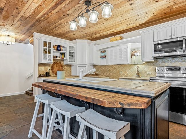 UNIT-10 - 80 Toxaway Shrs, Condo with 2 bedrooms, 3 bathrooms and null parking in Lake Toxaway NC | Image 16
