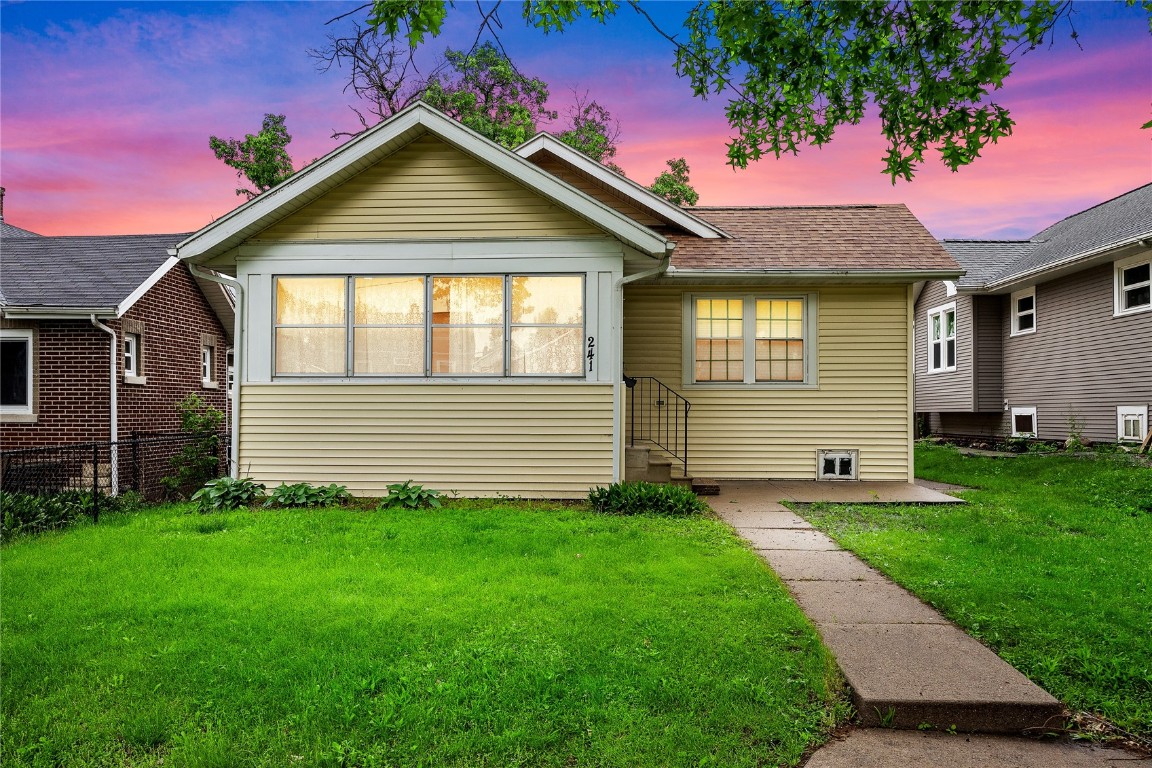 12th St, Cedar Rapids, IA 52405