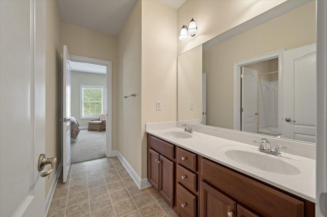 tennyson upstairs bathroom | Image 28