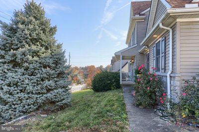 215 W Sunhill Road, House other with 4 bedrooms, 2 bathrooms and null parking in MANHEIM PA | Image 3