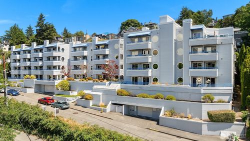 313-2244 13th Ave W, Seattle, WA, 98119-2426 | Card Image