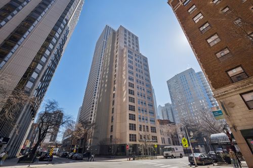 9w-1035 N Dearborn St, Chicago, IL, 60610-2996 | Card Image