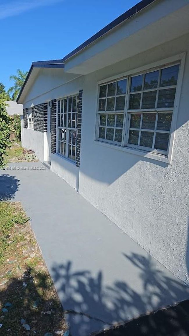 5730 Douglas St, House other with 4 bedrooms, 2 bathrooms and null parking in Hollywood FL | Image 12