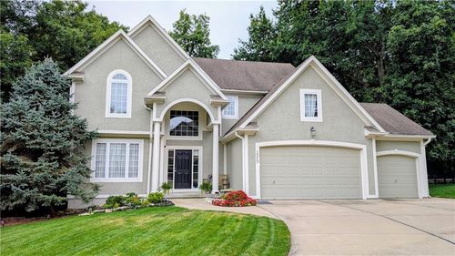1575 Oakwood Ln, Liberty, MO, 64068-3547 | Card Image