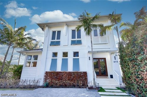 675 2nd St S, Naples, FL, 34102-8627 | Card Image