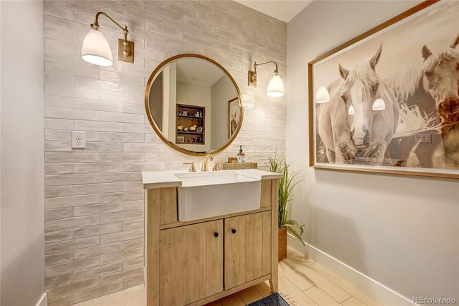 Main level powder room | Image 28
