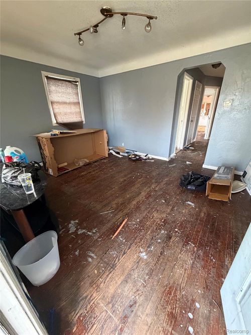 15220 Tacoma St, Detroit, MI, 48205-2013 | Card Image