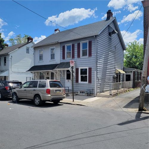 132 Chew St, Allentown, PA, 18102-5330 | Card Image