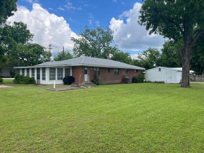 602 West St, House other with 3 bedrooms, 2 bathrooms and null parking in Hico TX | Image 4