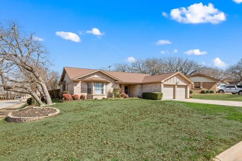 7320 Forrest Ct, North Richland Hills, TX, 76182-6006 | Card Image