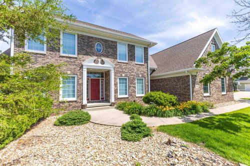 3023 Wellington Dr, Cedar Falls, IA, 50613-7124 | Card Image
