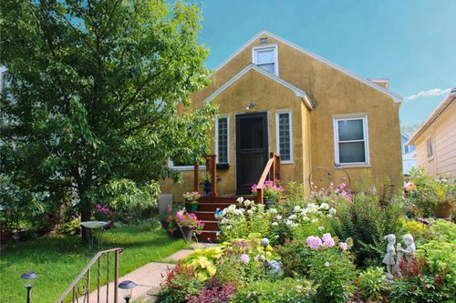 822 Summit St, Eveleth, MN, 55734-1444 | Card Image