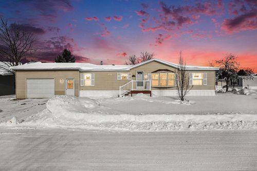 3567 Hollyfield Dr, Cedar Springs, MI, 49319-9142 | Card Image