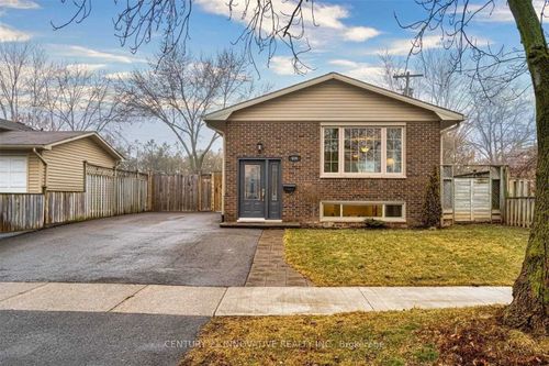 586 Chamberlain Rd, Burlington, ON, L7L2V5 | Card Image