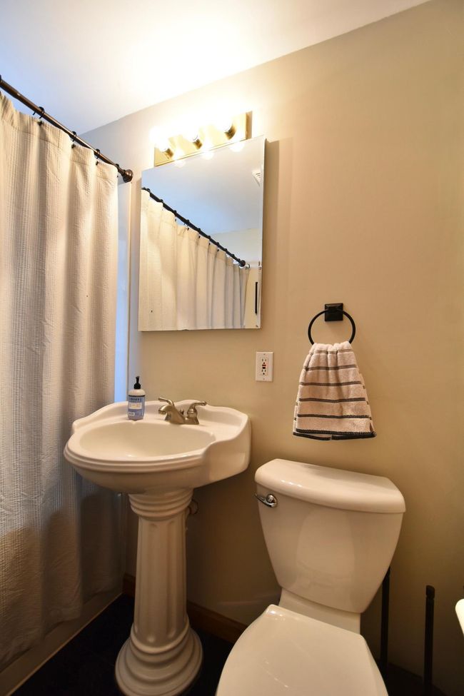 Main floor bathroom | Image 13