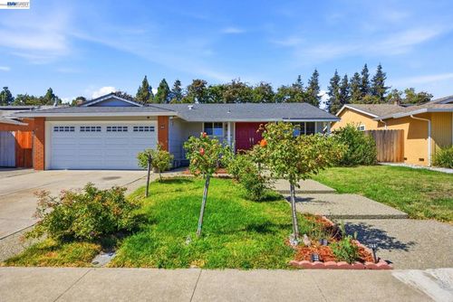 32252 Valiant Way, Union City, CA, 94587-1825 | Card Image