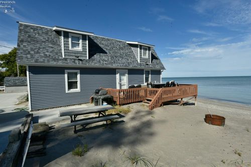 9881 W Locust Point Rd, Oak Harbor, OH, 43449-9106 | Card Image