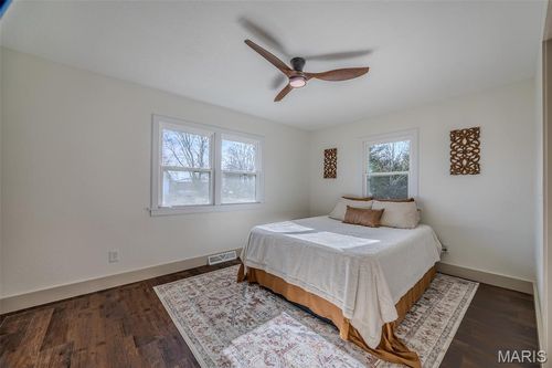 804 E Main St, Richland, MO, 65556-8454 | Card Image