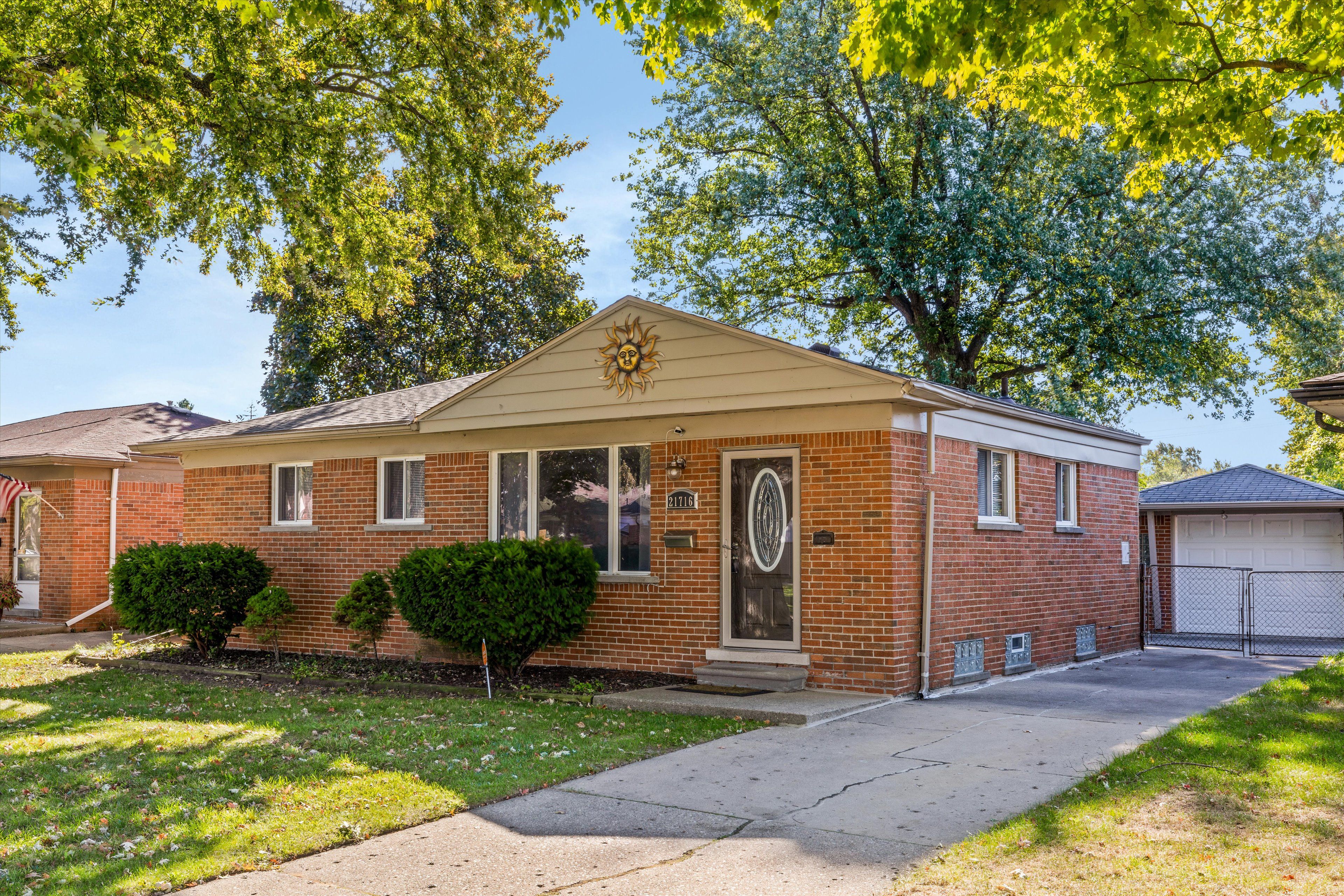 Hoffman St, Saint Clair Shores, MI 48082