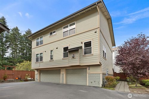 810 N 145th Ln, Shoreline, WA, 98133-6443 | Card Image