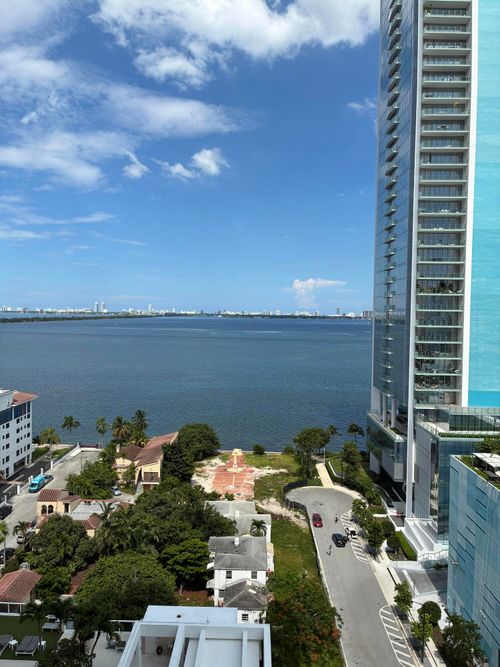1605-600 Ne 27th St, Miami, FL, 33137-4690 | Card Image