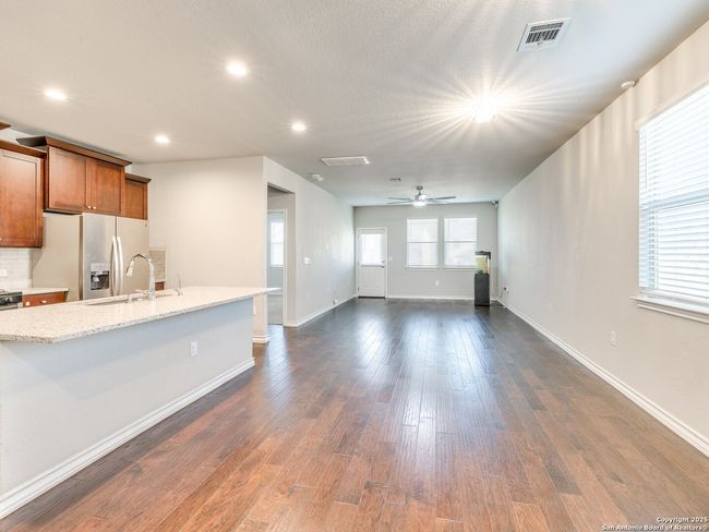 5627 Chestnut Xing, House other with 3 bedrooms, 3 bathrooms and null parking in San Antonio TX | Image 14