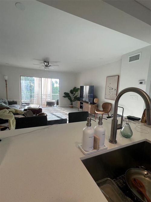 408-1000 Ne 14th Ave, Hallandale Beach, FL, 33009-2759 | Card Image