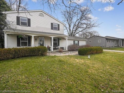 6091 Rocking Chair Rd, Grand Blanc, MI, 48439-7919 | Card Image