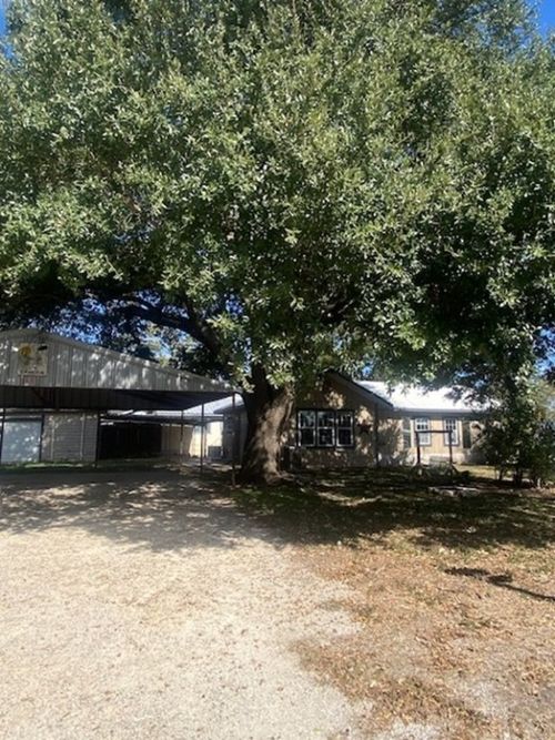 214 S Hackberry Ave, Luling, TX, 78648-2416 | Card Image