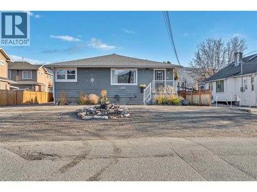 1752 Fairford Dr, Penticton, BC, V2A6C8 | Card Image