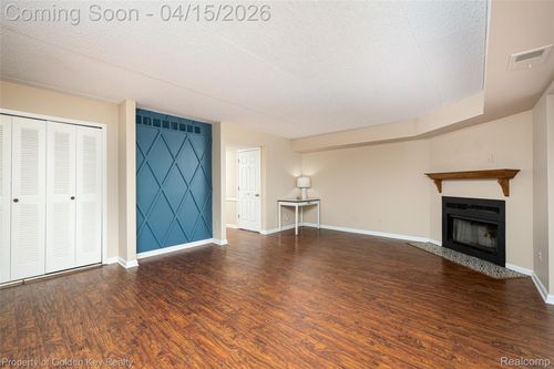 17953 University Park Dr, Livonia, MI, 48152-3929 | Card Image