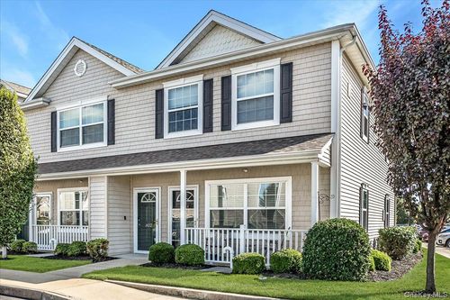 802 Willow Ln, Valley Stream, NY, 11580-7026 | Card Image