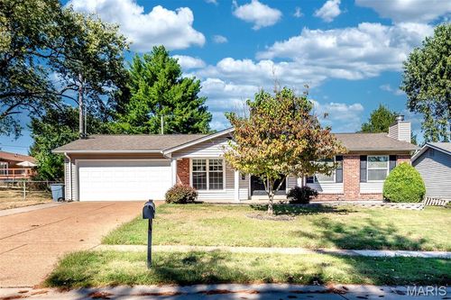 12759 Foxhound Dr, Maryland Heights, MO, 63043-2805 | Card Image
