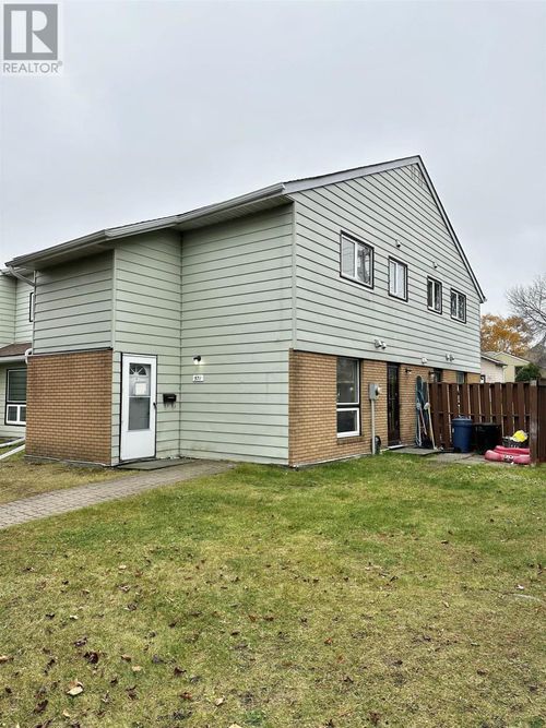 571 Beverly St, Thunder Bay, ON, P7B5W6 | Card Image