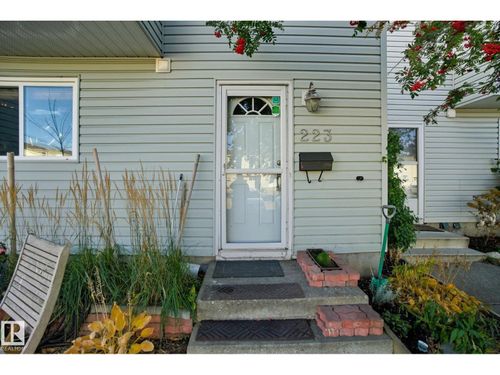223 Dickinsfield Crt Nw, Edmonton, AB, T5E5V8 | Card Image