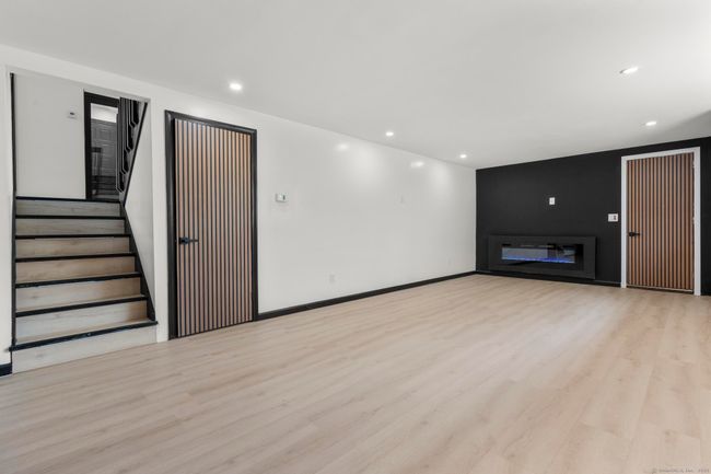 4 Hill Farm Rd, House other with 4 bedrooms, 3 bathrooms and 3 parking in Bloomfield CT | Image 17