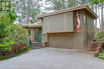 10880 Inwood Rd, House other with 3 bedrooms, 3 bathrooms and 3 parking in North Saanich BC | Image 1