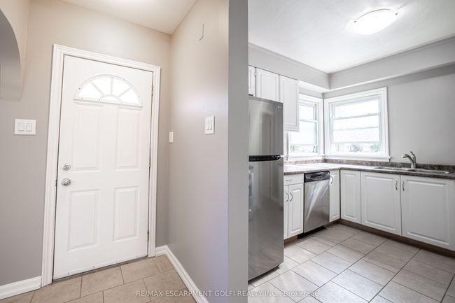 18 Grove Ave, House other with 6 bedrooms, 2 bathrooms and 4 parking in Saint Catharines ON | Image 37