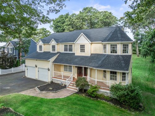 30 Lawrence Rd, Kings Park, NY, 11754-3963 | Card Image