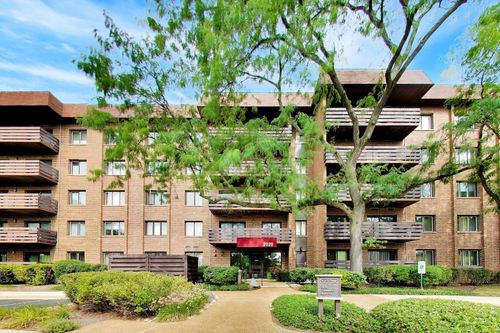 109-2020 Chestnut Ave, Glenview, IL, 60025-1648 | Card Image