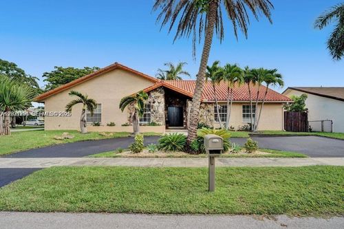 2001-2001 Ne 214th St, Miami, FL, 33179 | Card Image